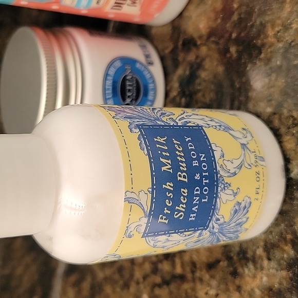 Luxury travel trio - Picture 3 of 4